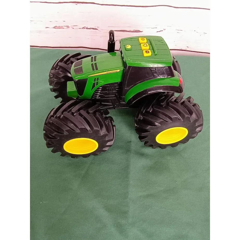 John‎ Deere Tractor Monster Treads With Lights and Sounds